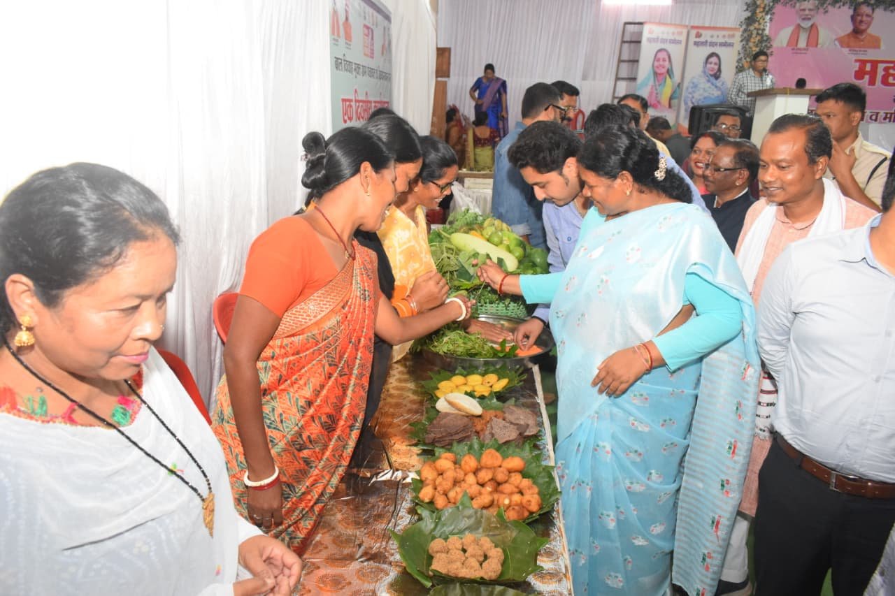 जनजातीय समुदाय की पारंपरिक व्यंजन हमारी परंपरा और सामाजिक एकजुटता का प्रतीकरू विधायक रायमुनी भगत