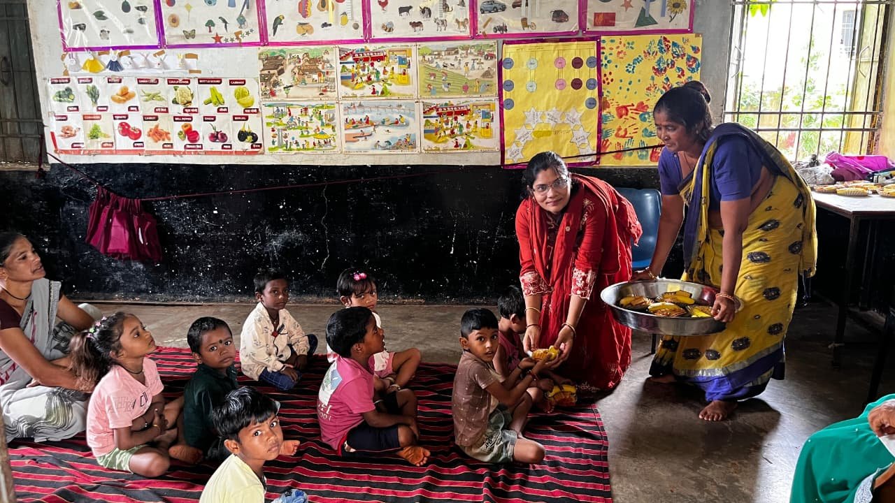 प्रोजेक्ट ‘आओ बांटे खुशियां’: जन्मदिन पर अधिकारियों-कर्मचारियों ने बच्चों संग मनाया उत्सव