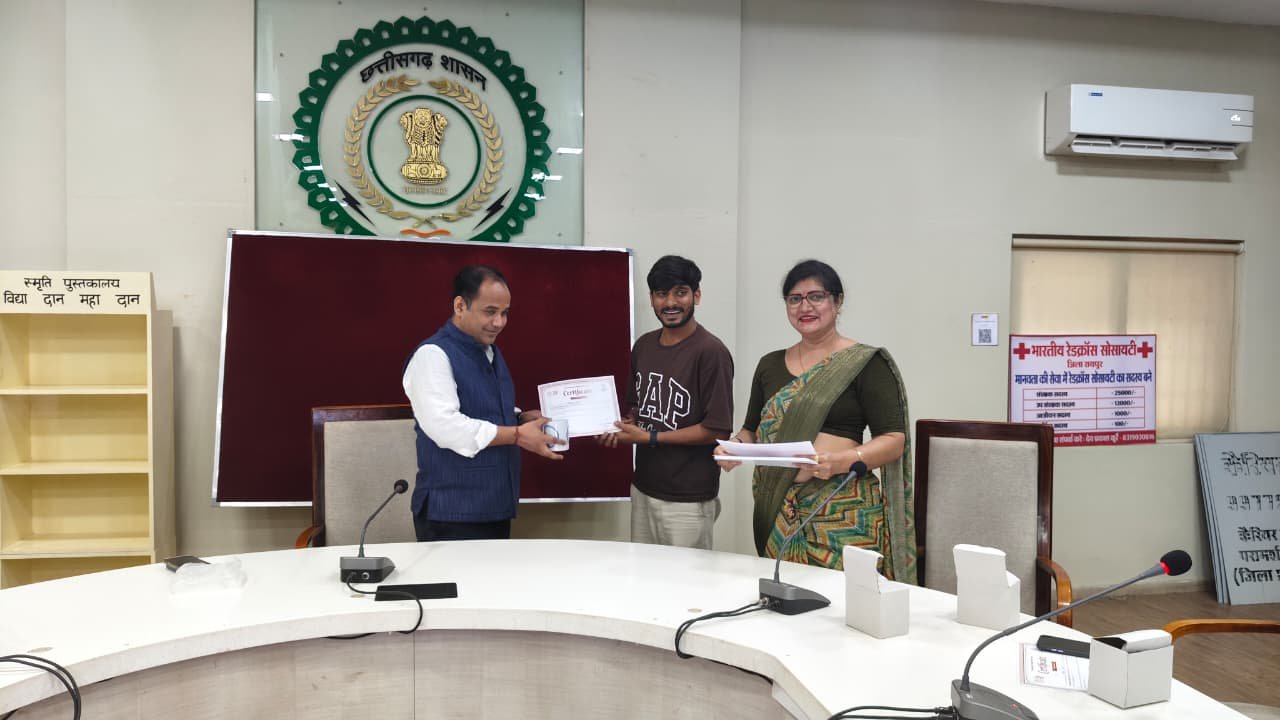 रायपुर में “AI आधारित कार्यशाला” का सफल आयोजन, कलेक्टर डॉ. गौरव सिंह ने की प्रतिभागियों की सराहना