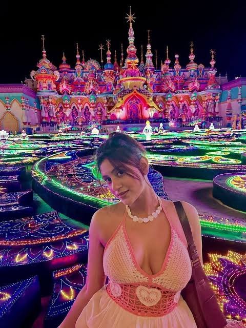 ‘कच्चा बादाम गर्ल’ अंजलि अरोड़ा ने थाईलैंड में दिखाया बोल्ड अंदाज में शेयर कीं हॉट फोटोज, बार में डांस का विडियो वायरल