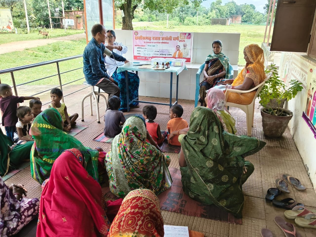 छत्तीसगढ़ रजत महोत्सव के तहत जिले के उप स्वास्थ्य केंद्रों में स्वास्थ्य शिविरों का आयोजन
