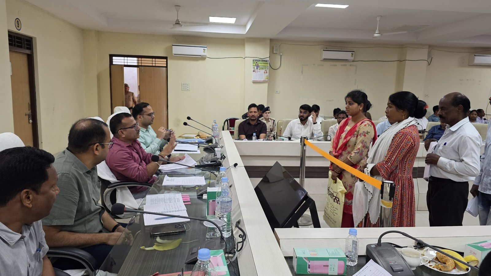 जनदर्शन में कलेक्टर ने सुनीं आमजन की समस्याएं, संबंधित अधिकारियों को दिए त्वरित कार्रवाई के निर्देश