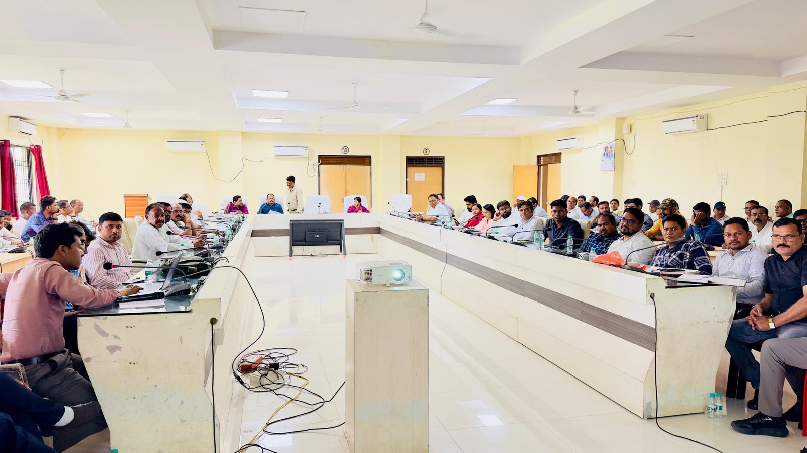 डिजिटल फसल सर्वेक्षण हेतु सरगुजा जिले में राजस्व अधिकारियों को प्रशिक्षण