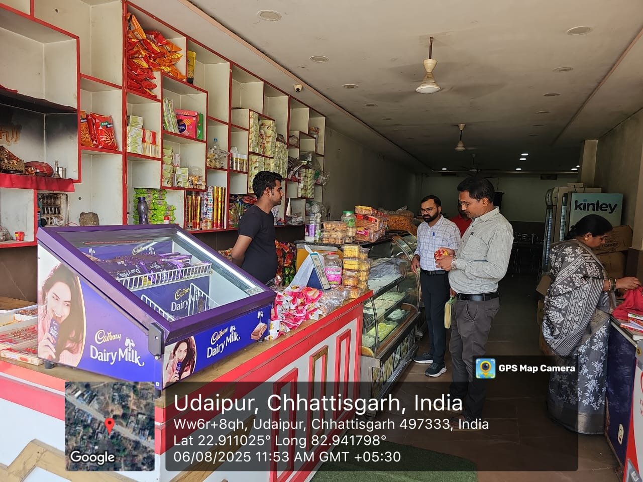 “बने खाबो- बने रहिबो“ अभियान के तहत रेस्टोरेंट, मिष्ठान्न दुकान, स्ट्रीट फूड वेंडर्स, डेयरी दुकानों की हुई जांच