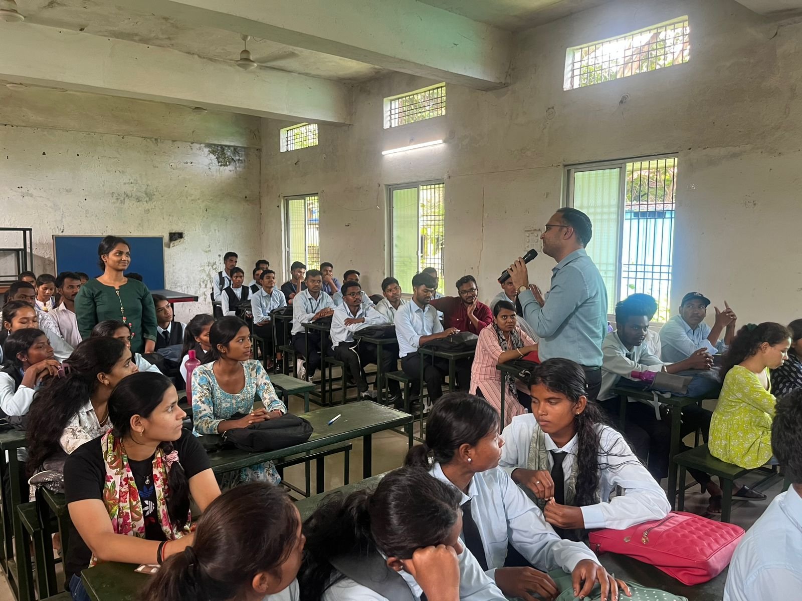 राजीव गांधी स्नातकोत्तर महाविद्यालय में युवा संवाद श्रृंखला का शुभारंभ