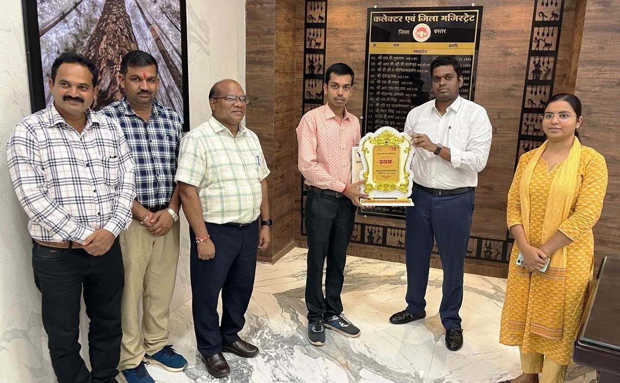 शहीद गुण्डाधुर कृषि महाविद्यालय के छात्र भोजराज साहू ने काव्य पाठ्य प्रतियोगिता में मारी बाजी