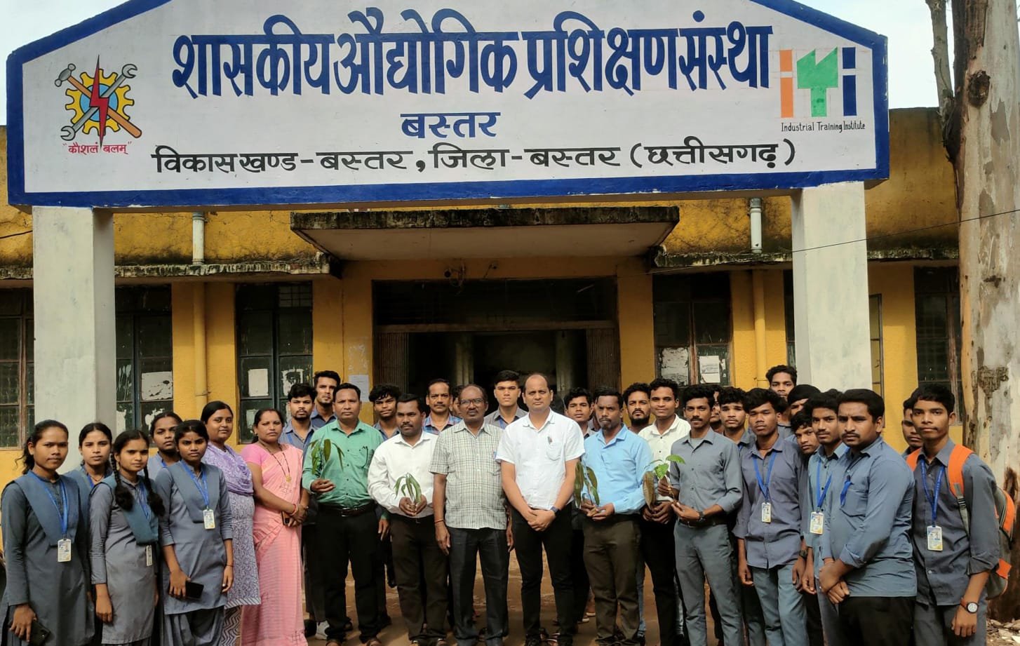 आईटीआई बस्तर में सेवा पखवाड़ा के तहत चलाया गया स्वच्छता अभियान