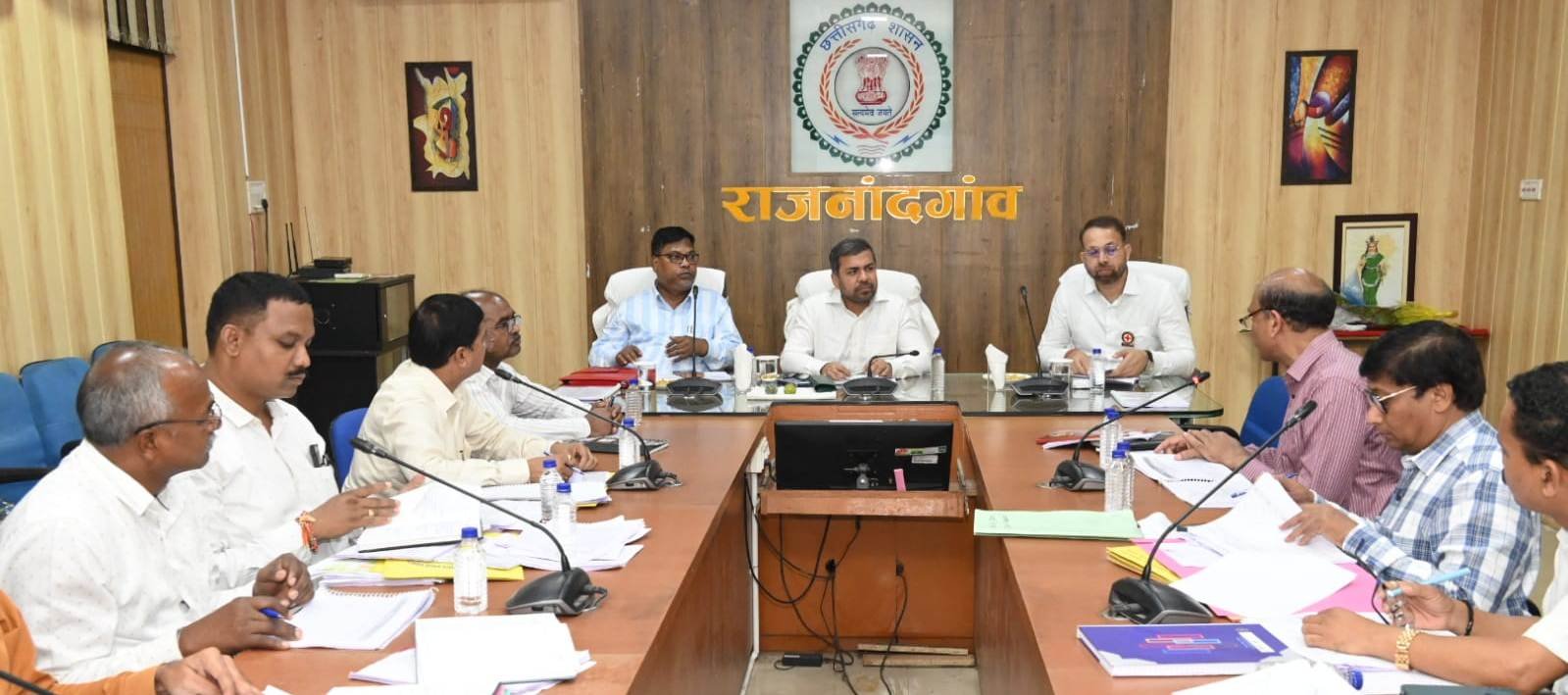 पॉवर कंपनी के अध्यक्ष डॉ. रोहित यादव ने विभागीय कार्यों की प्रगति पर मैदानी अधिकारियों की ली समीक्षा बैठक