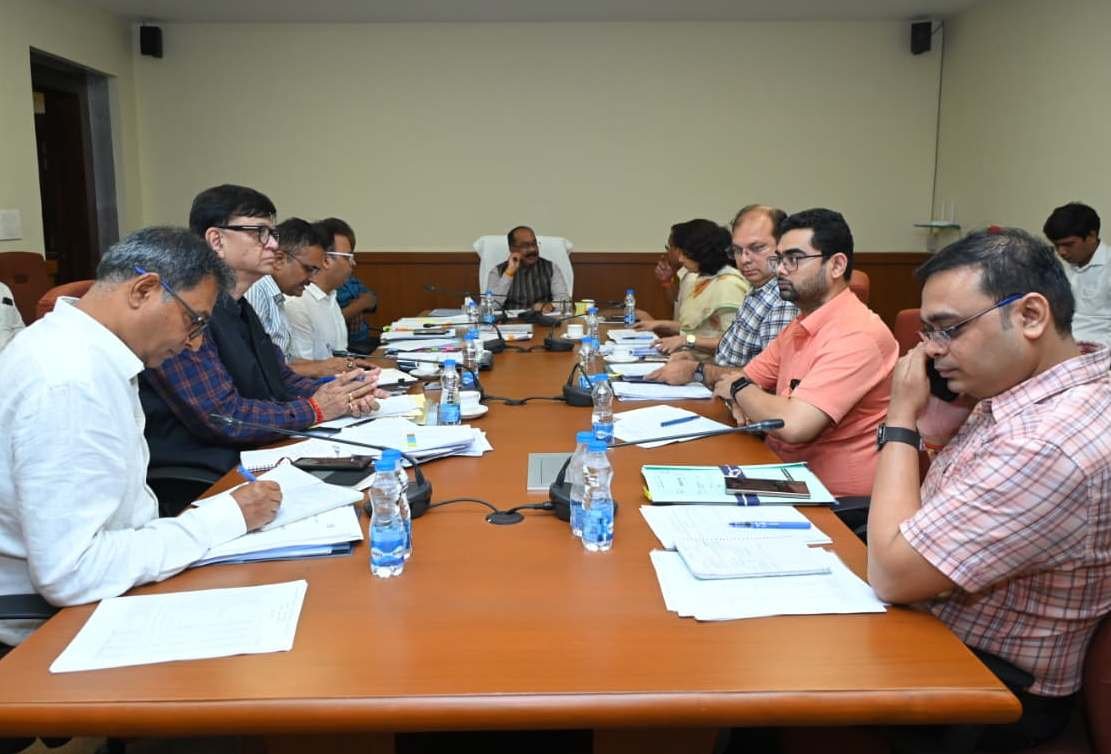 उप मुख्यमंत्री ने नगरीय प्रशासन विभाग के कार्यों की समीक्षा की