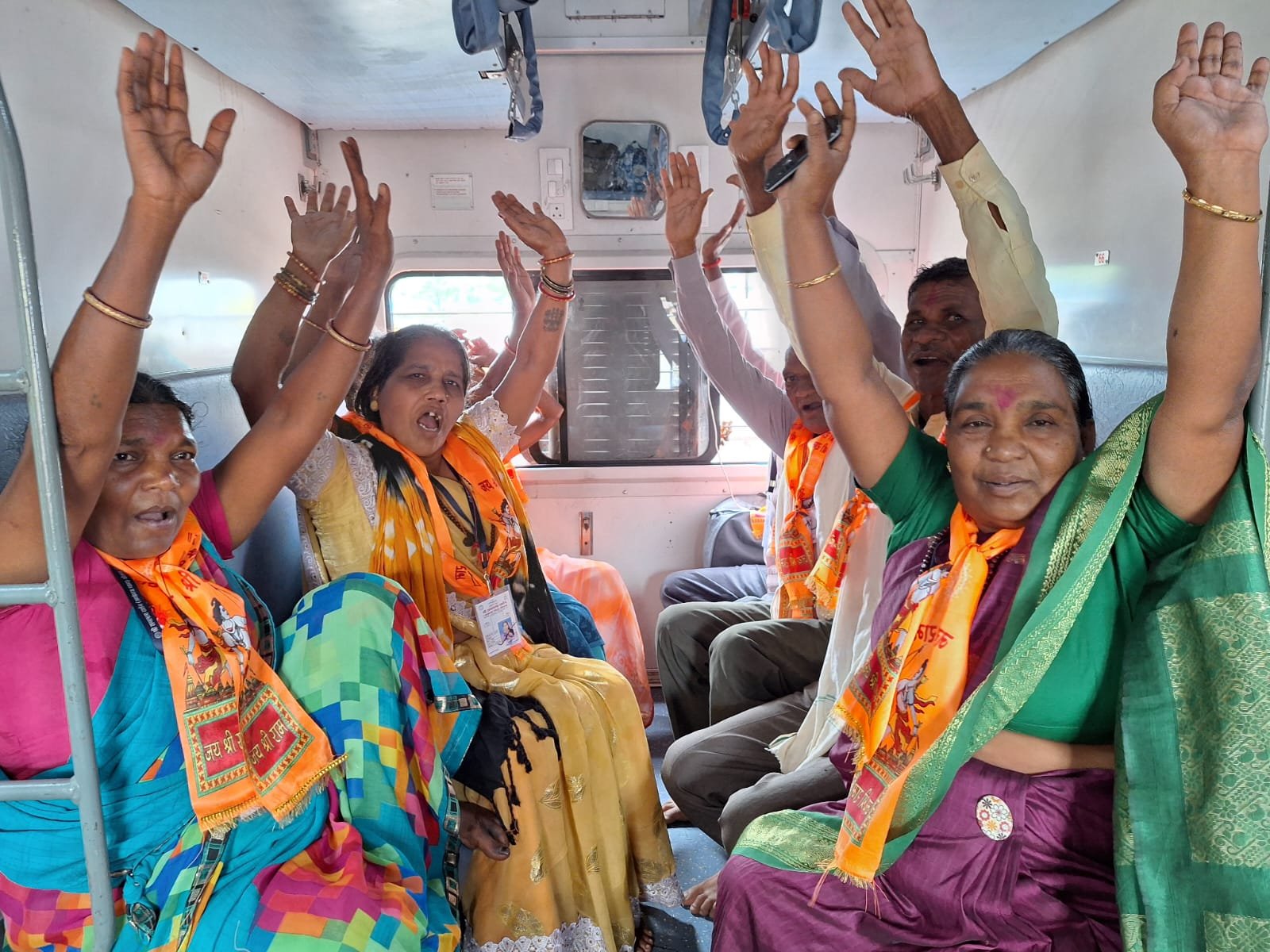 बुजुर्ग लक्ष्मी, साहेबीन, बिरम और विद्या के चेहरे में अयोध्या धाम जाने के लिए दिखा उत्साह और खुशी