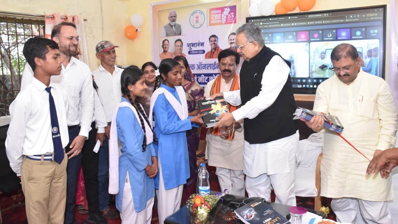 छत्तीसगढ़ रजत महोत्सव नि:शुल्क ऑनलाइन जेईई-नीट कोचिंग विद्यार्थियों के भविष्य के लिए एक बेहतरीन पहल : विधानसभा अध्यक्ष डॉ. रमन सिंह