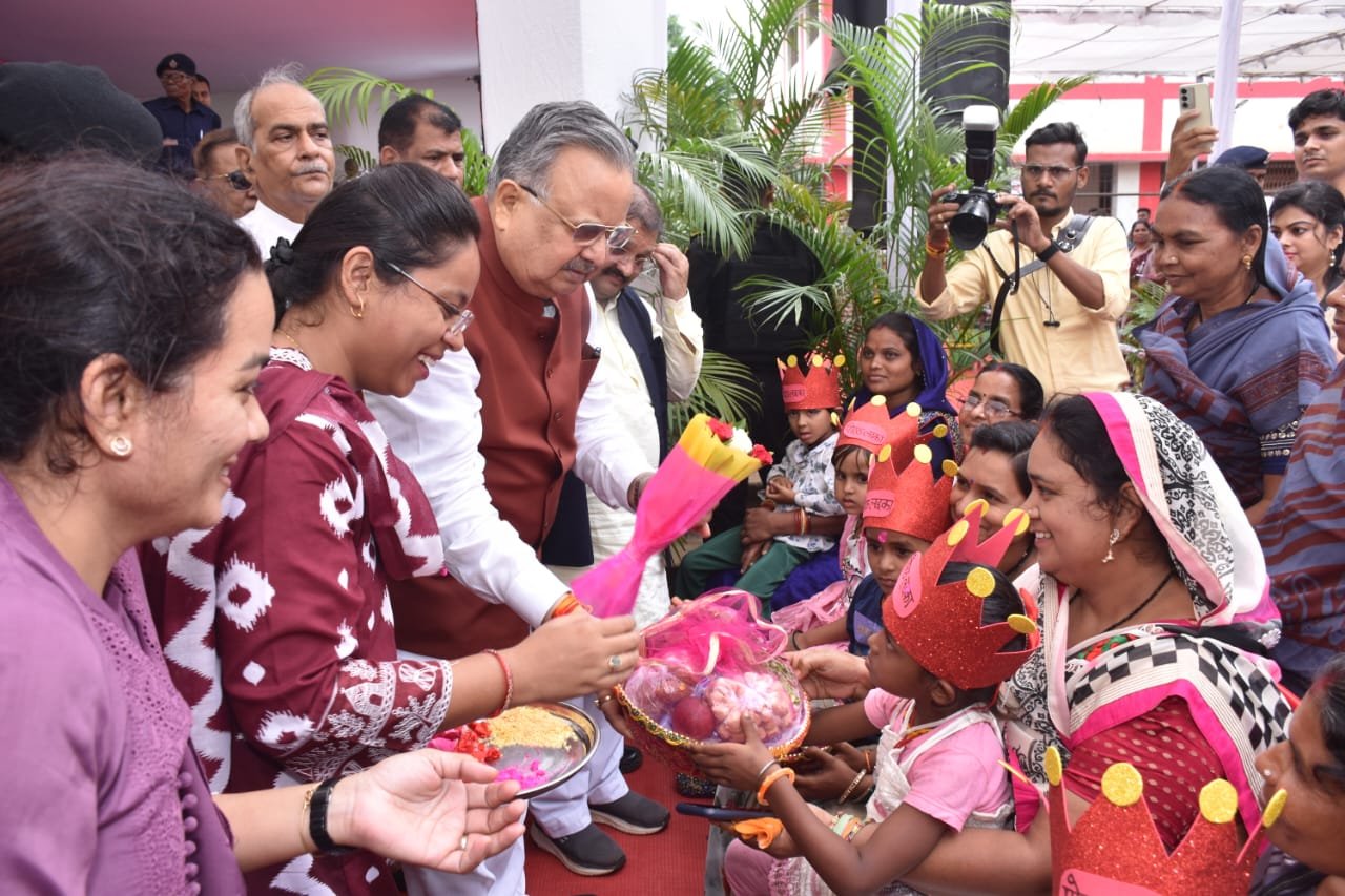 एक परिवार में बेटी शिक्षित होने से पूरे परिवार की तरक्की और पीढ़ी का निर्माण – विधानसभा अध्यक्ष डॉ. रमन सिंह