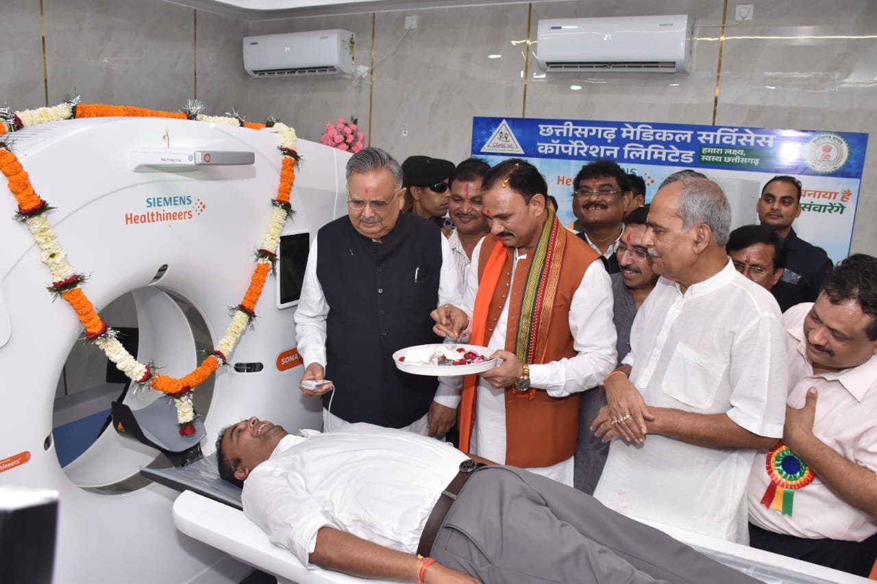 विधानसभा अध्यक्ष एवं स्वास्थ्य मंत्री ने शासकीय मेडिकल कालेज में 12 करोड़ 5 लाख 92 हजार की लागत के सीटी स्कैन मशीन का किया लोकार्पण