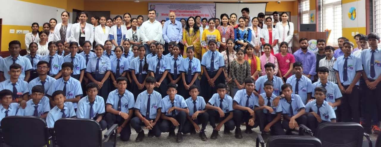 सीआरसी सेंटर राजनांदगांव में विश्व फिजियोथेरेपी एवं विश्व ड्युचेन मस्कुलर डिस्ट्रॉफी दिवस समारोह का हुआ आयोजन