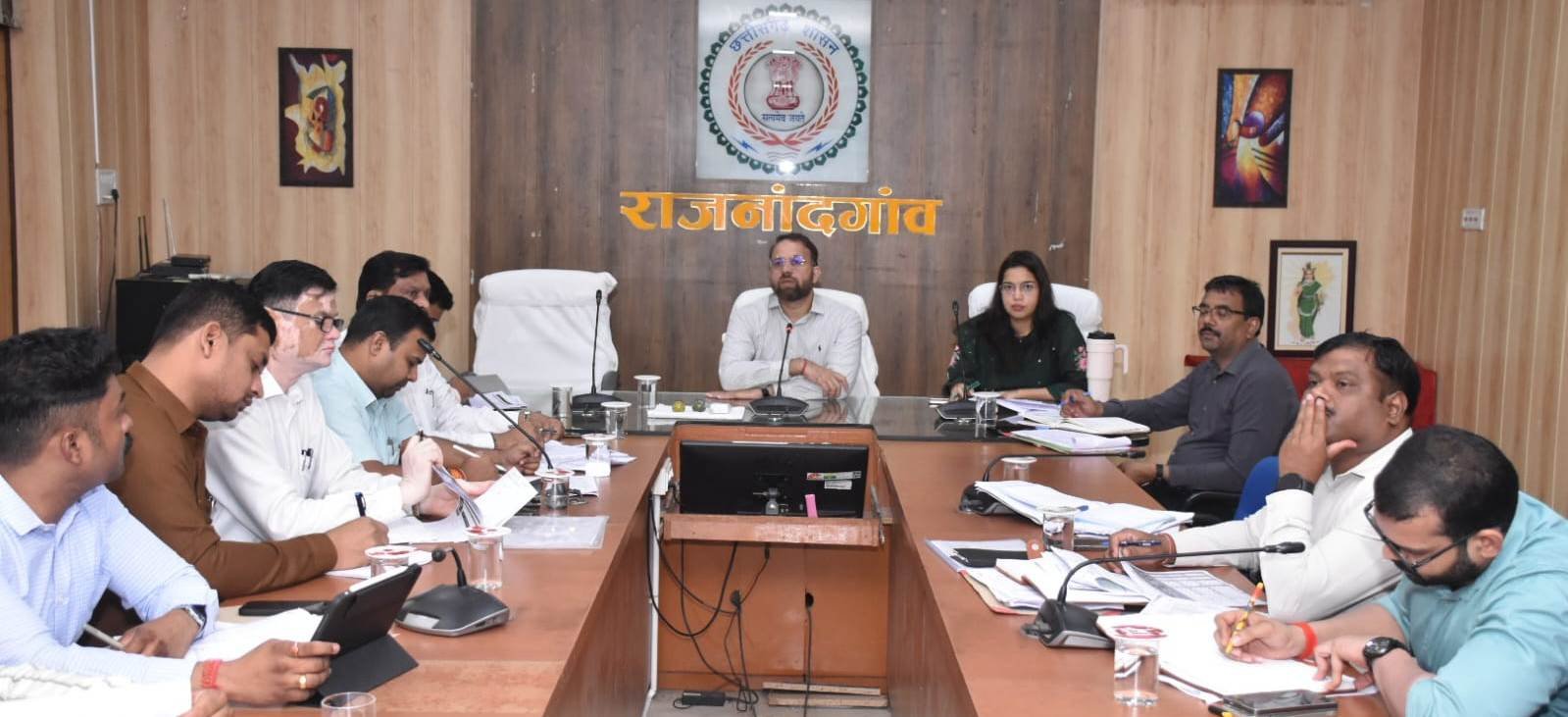 सर्वोच्च प्राथमिकता देते हुए नागरिकों को स्वास्थ्य सुविधाएं कराएं उपलब्ध – कलेक्टर