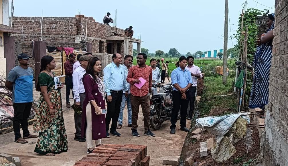 सीईओ जिला पंचायत ने ग्राम पंचायत सुन्दरा, अचानकपुर भाठापारा एवं सोमनी में चल रहे विकास कार्यों का किया औचक निरीक्षण