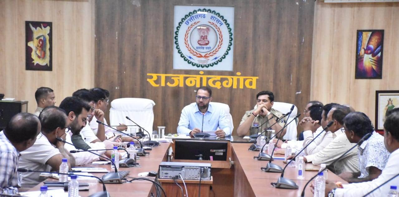 माँ बम्लेश्वरी मंदिर डोंगरगढ़ में दूर-दराज से पहुंचने वाले दर्शनार्थियों के लिए होनी चाहिए सुविधाजनक एवं चाक-चौबंद व्यवस्था : कलेक्टर