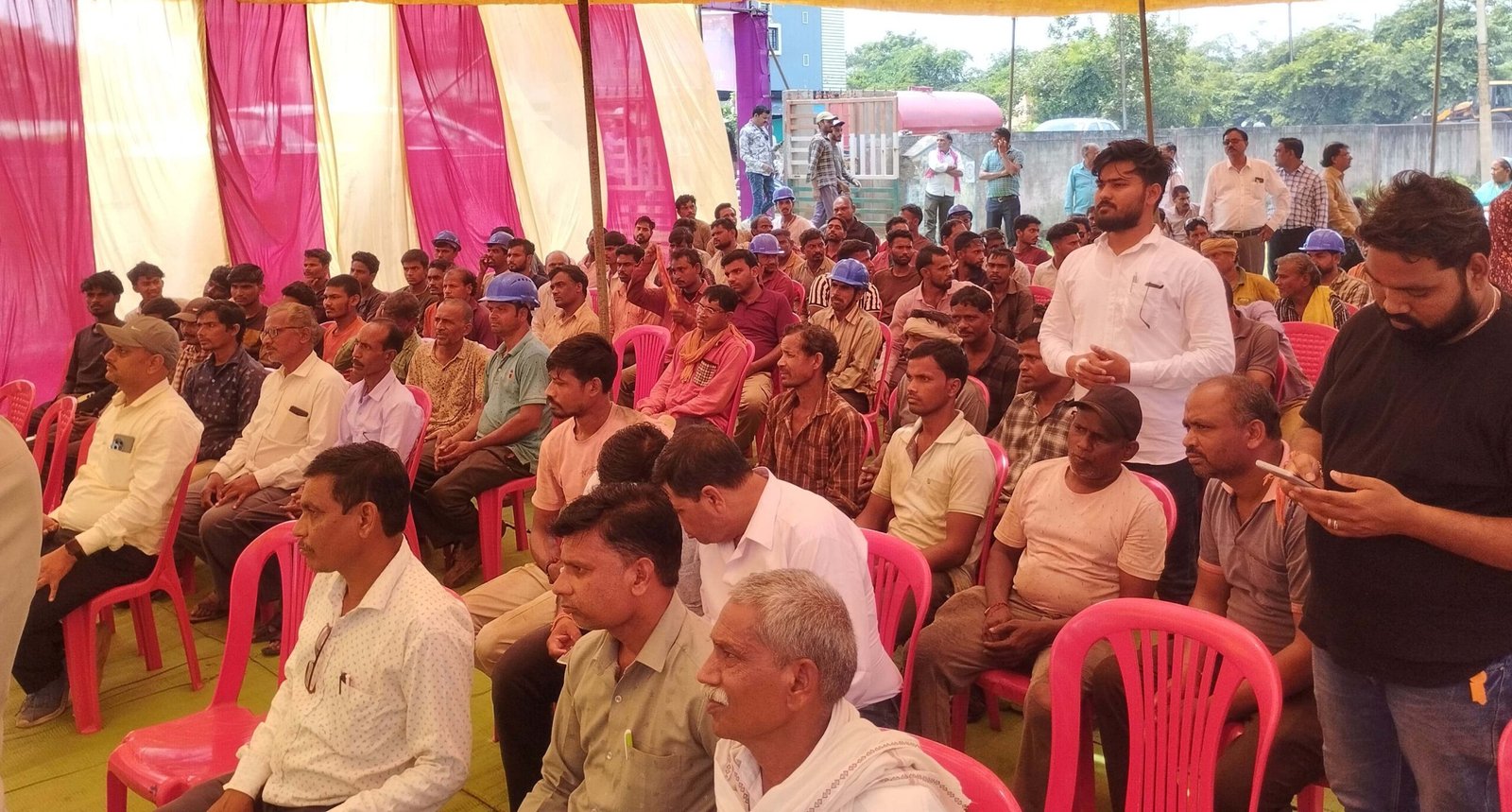 श्रमवीर स्वास्थ्य जांच शिविर में स्वास्थ्य जांच कर नि:शुल्क दवाईयों का किया गया वितरण