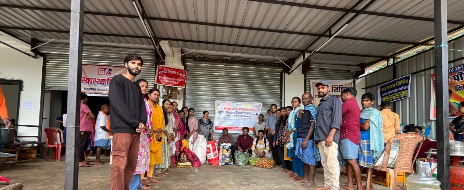 बाढ़ प्रभावितों की मदद में जुटे जिला प्रशासन के सहयोग के लिए आगे आए शहीद महेंद्र कर्मा विश्वविद्यालय के छात्र
