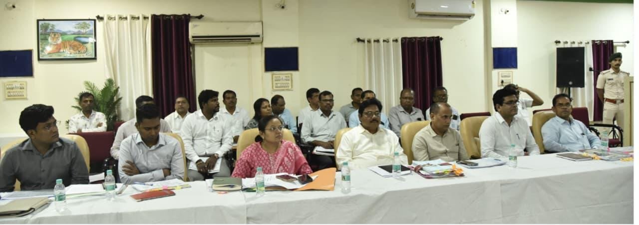 वन मंत्री केदार कश्यप की अध्यक्षता में वन विभाग की कार्यों की हुई समीक्षा