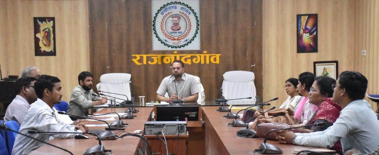 छात्राओं को अपने कॉलेज की पढ़ाई जारी रखने के लिए अजीम प्रेमजी स्कॉलरशिप योजना से मिलेगी सहायता : कलेक्टर