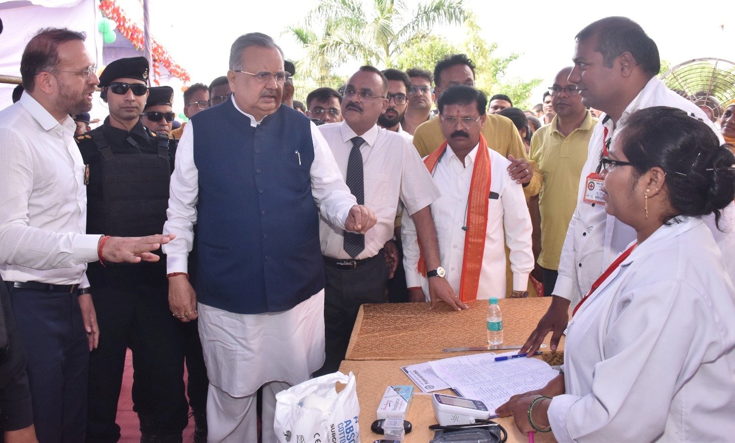 नि:शुल्क वृहद स्वास्थ्य शिविर में गंभीर बीमारी के मरीजों का ईलाज कर चिकित्सकों ने की अमूल्य सेवा : विधानसभा अध्यक्ष डॉ. रमन सिंह