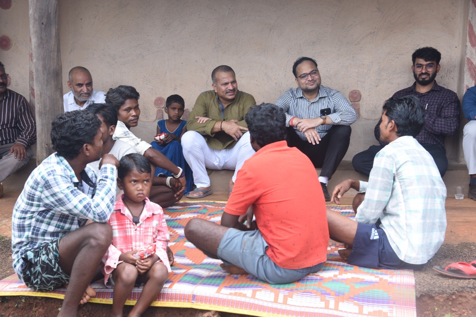 पीएम जनमन कार्यों की प्रगति देखने बांसाझाल-आमापानी पहुंचे कलेक्टर एवं जिला पंचायत सीईओ