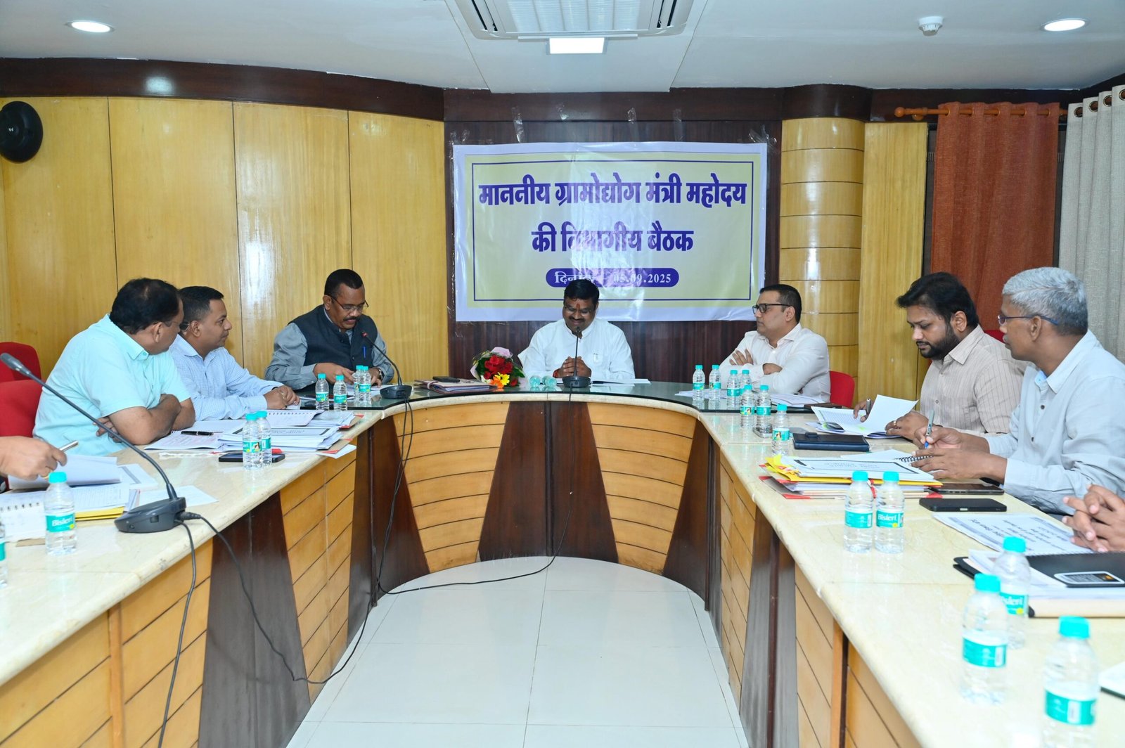 ग्रामोद्योग से गाँव-गाँव में रोजगार का होगा विस्तार – मंत्री गजेंद्र यादव