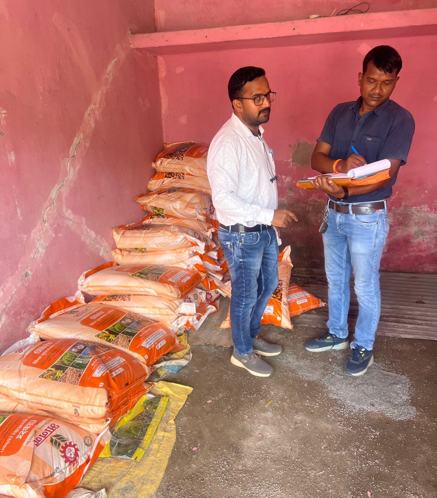 रायपुर,सक्ती जिले में निजी उर्वरक संस्थानों में औचक दबिश