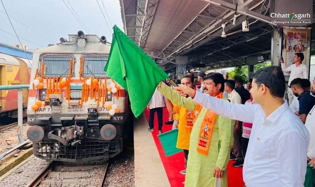 अयोध्या धाम के लिए 850 तीर्थ यात्रियों का जत्था रवाना