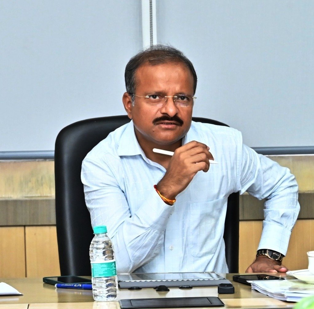 मुख्यमंत्री के प्रमुख सचिव ने नक्सल प्रभावित जिलों में विकास कार्यों की समीक्षा की