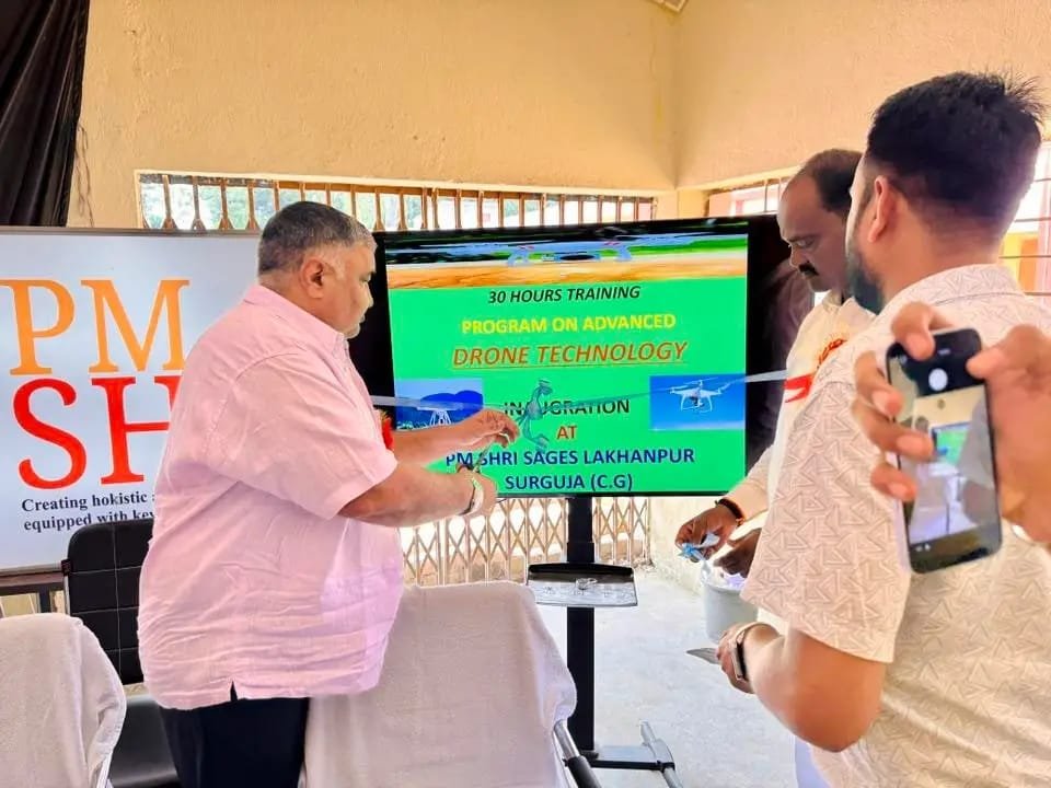 सरगुजा अंचल के विद्यार्थियों को मिल रहा एडवांस ड्रोन का प्रशिक्षण