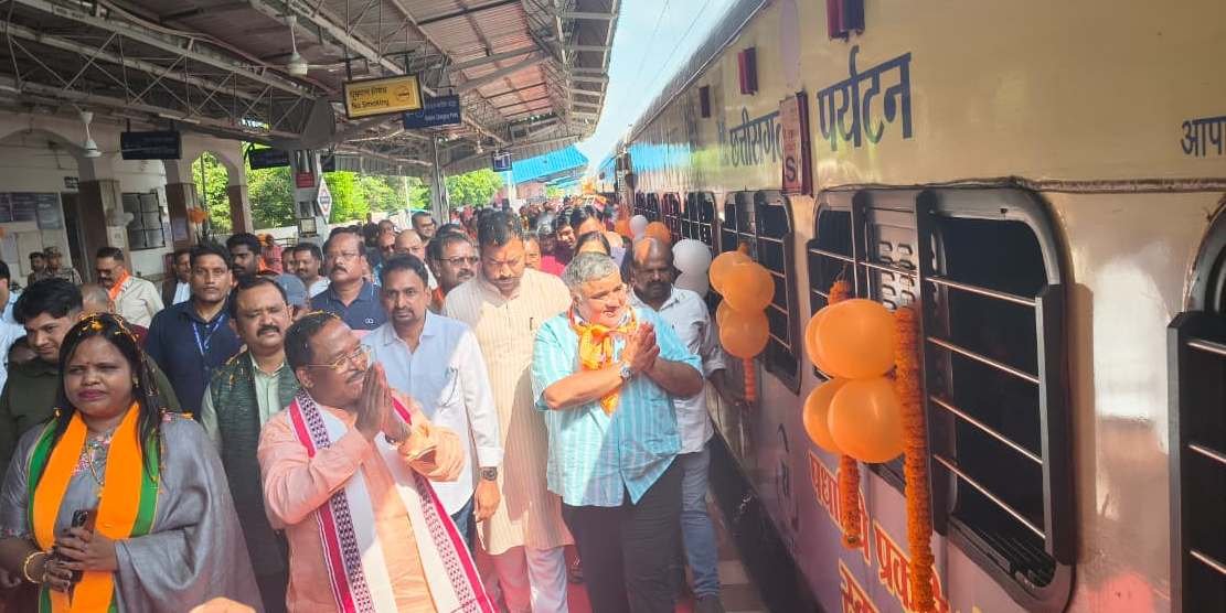 प्रभु श्री रामलला दर्शन के लिए सरगुजा संभाग के श्रद्धालुओं का जत्था रवाना