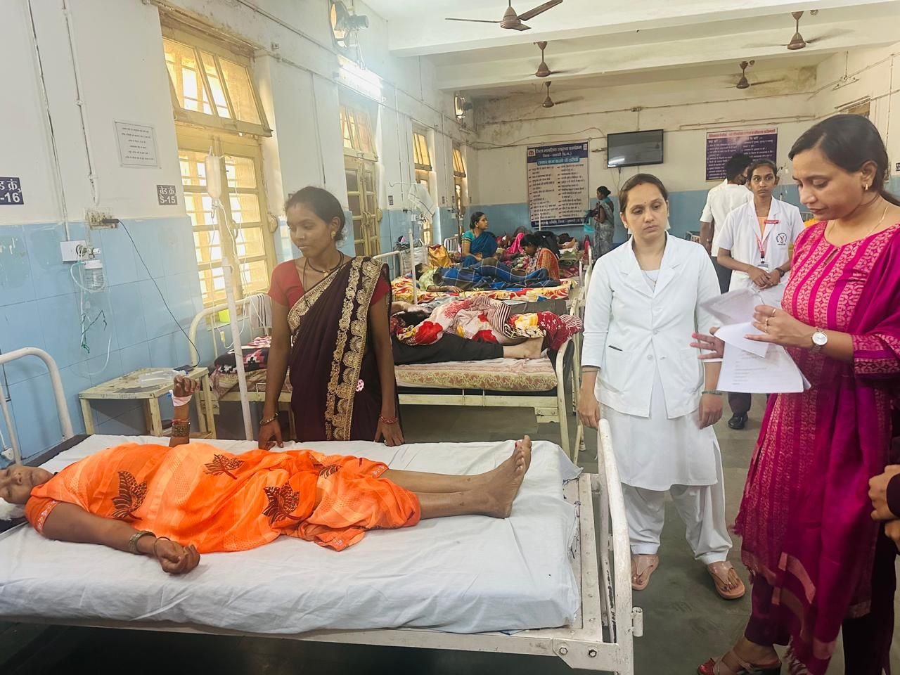 धमतरी से नगरी जा रही बस अनियंत्रित हो कर पलटी, मासूम बच्ची की मृत्यु – तीन यात्री घायल