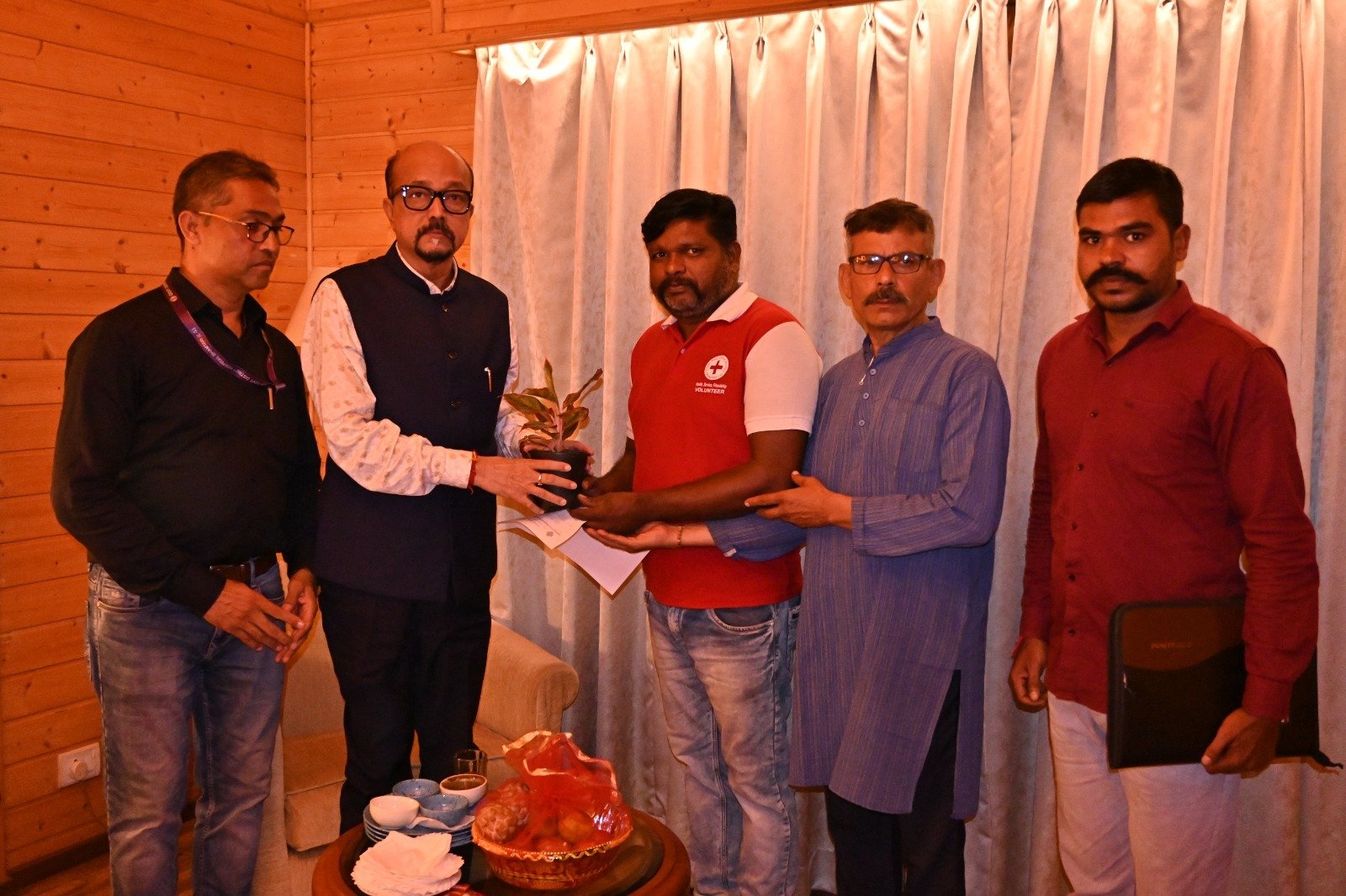 राज्यपाल रमेन डेका निजी प्रवास पर धमतरी आए,