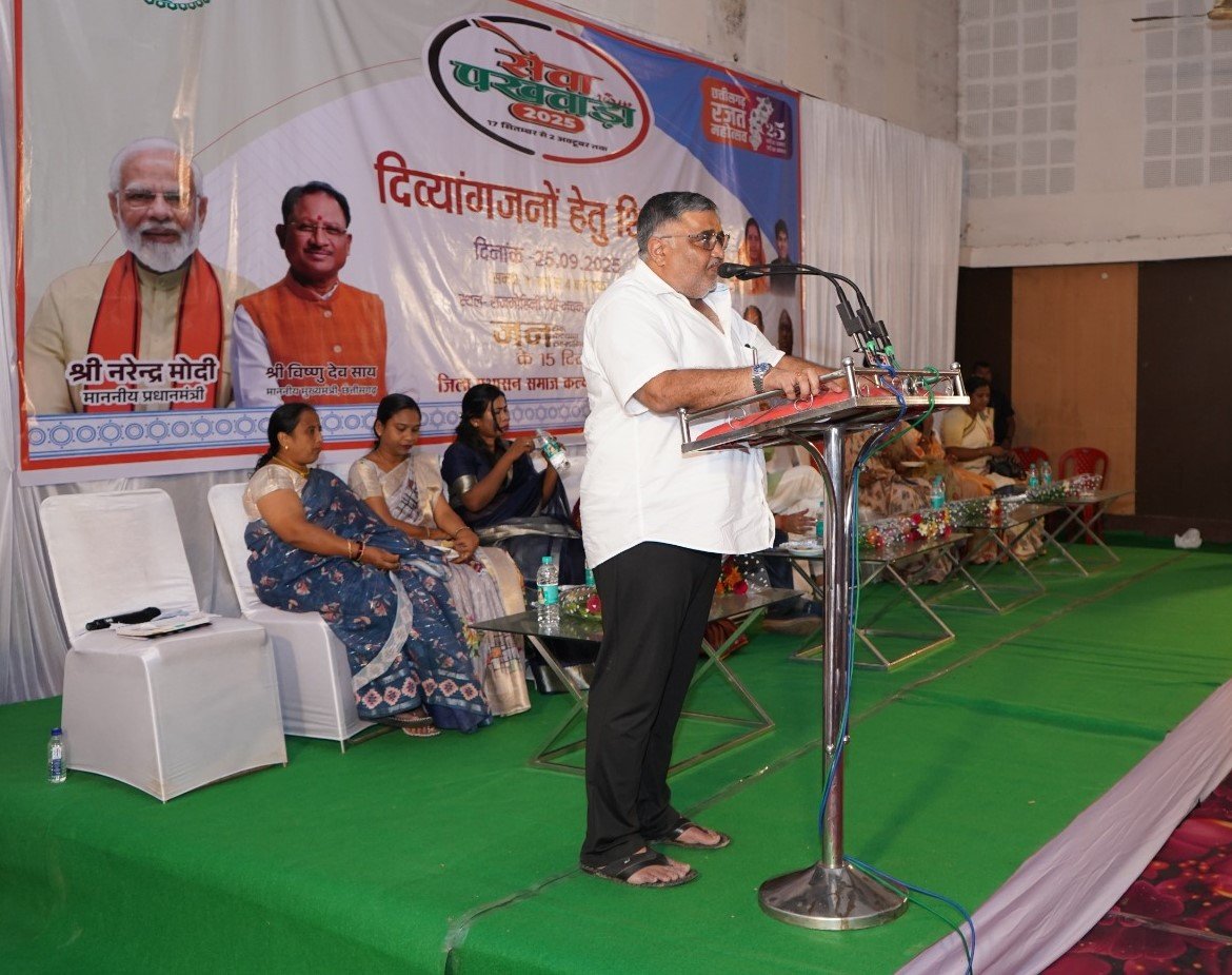 पर्यटन एवं संस्कृति मंत्री राजेश अग्रवाल ने दिव्यांगजनों को ट्रायसायकल एवं व्हीलचेयर का किया वितरण