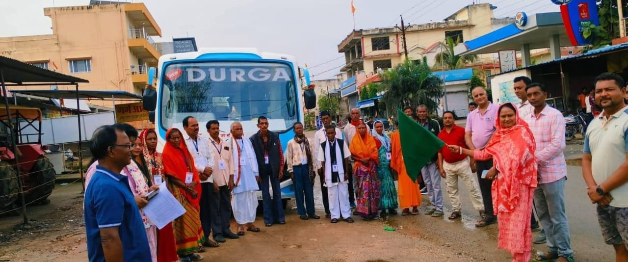 भांचा राम के दर्शन करने निकली श्रद्धालुओं की सवारी 204 श्रद्धालु करेंगे अयोध्या और काशी के दर्शन