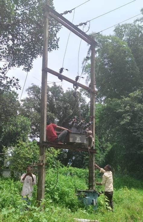 मुख्यमंत्री कैंप कार्यालय की पहल पर  ग्राम  बोड़ालता में बदला गया  ट्रांसफार्मर