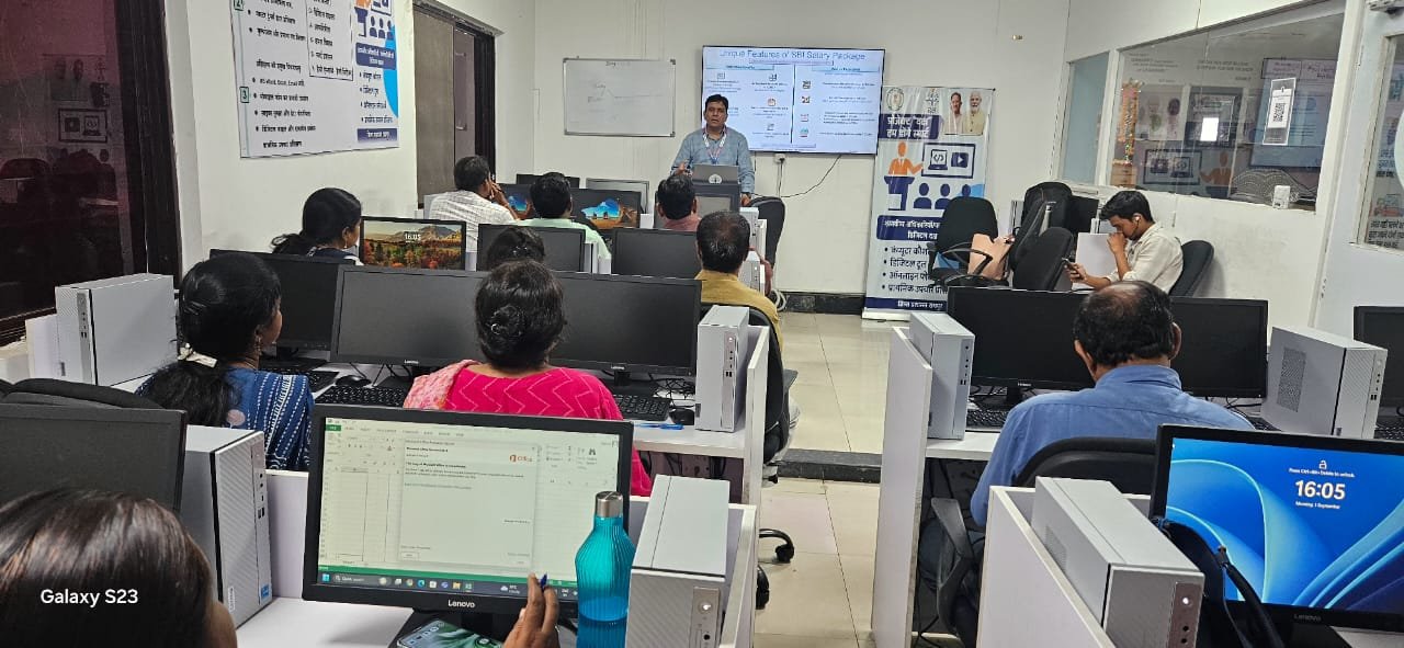 प्रोजेक्ट पाई पाई : एसबीआई चीफ मैनेजर ने दिए वित्तीय योजनाओं की जानकारी