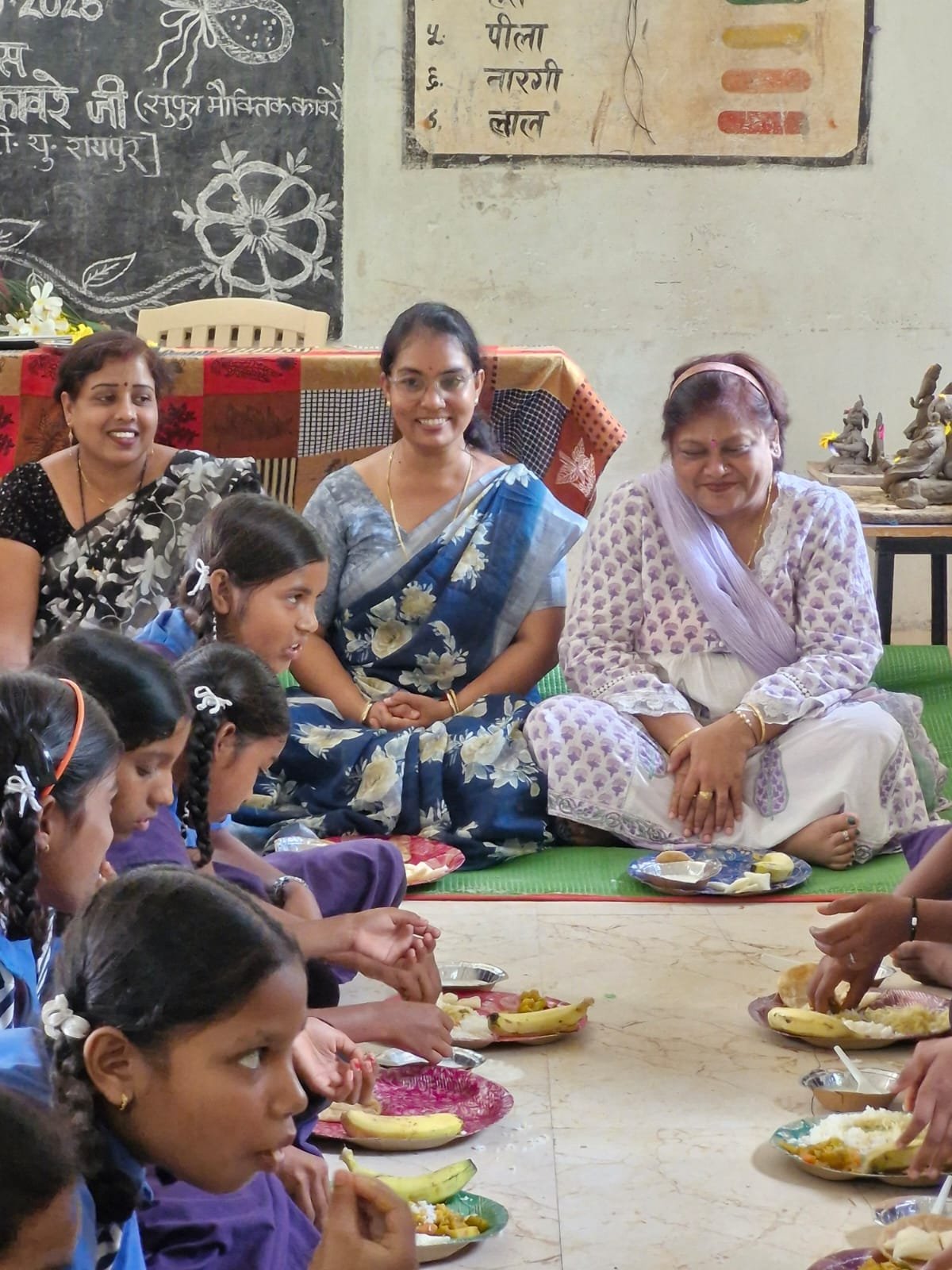 प्रधानमंत्री पोषण शक्ति योजना में विद्यार्थियों को न्योता भोज