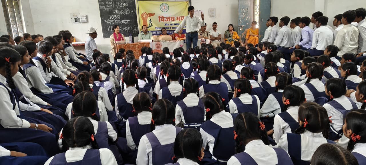 प्रोजेक्ट सुरक्षा के तहत छात्रों एवं कर्मचारियों को मिला जीवनरक्षक प्रशिक्षण