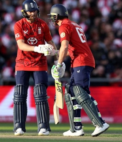 द. अफ्रीका के खिलाफ इंग्लैंड ने मचाया धमाल, टी20 में 300 रन बनाने वाली तीसरी टीम बनी; सॉल्ट का शतक