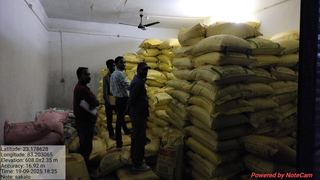 नियंत्रण मूल्य से अधिक दर पर यूरिया विक्रय करने पर सहकारी समिति के विरुद्ध कृषि विभाग की सख्त कार्यवाही