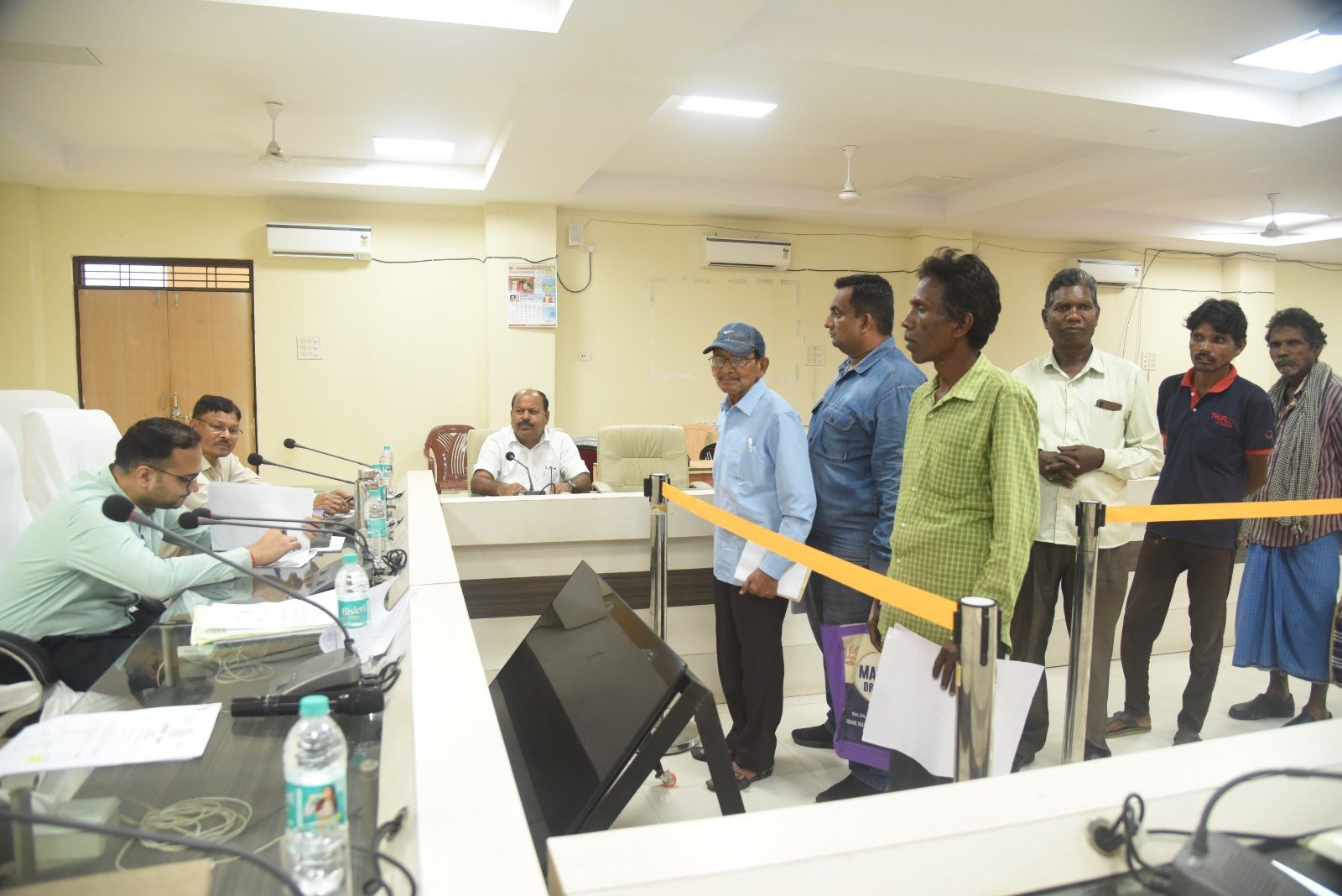 कलेक्ट्रेट में आयोजित जनदर्शन में सुनी गईं आम नागरिकों की समस्याएं, त्वरित समाधान के निर्देश