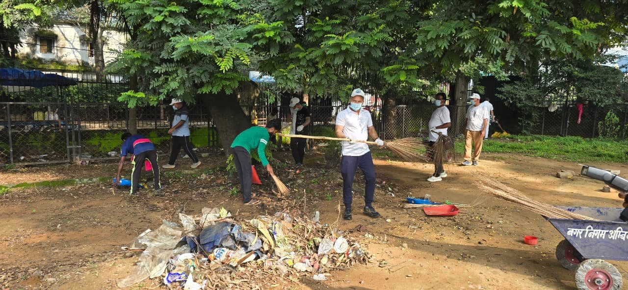 “स्वच्छता ही सेवा” अभियान अंतर्गत जनप्रतिनिधि, अधिकारी एवं नागरिकों ने किया सामूहिक श्रमदान