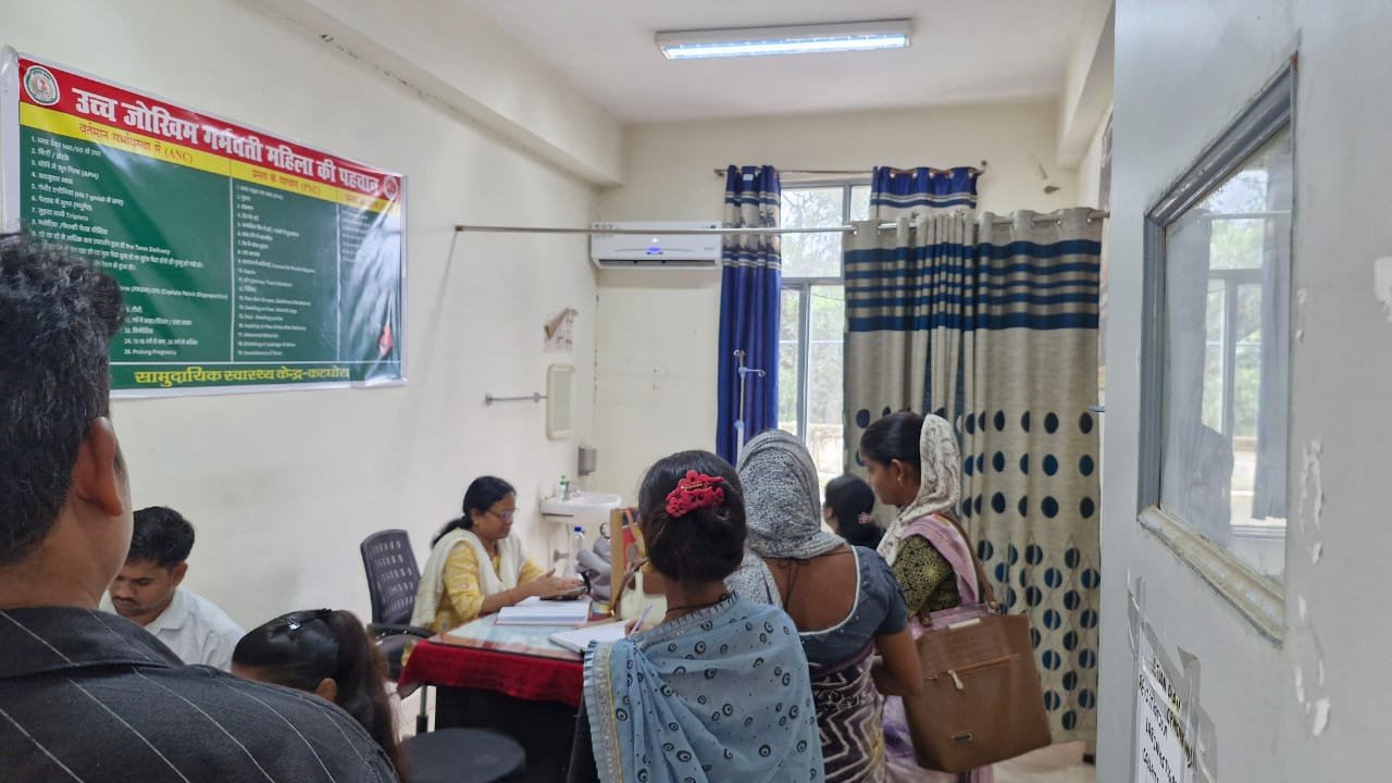 स्वस्थ नारी सशक्त परिवार अभियान के तहत दैनिक स्वास्थ्य शिविरों का हुआ आयोजन