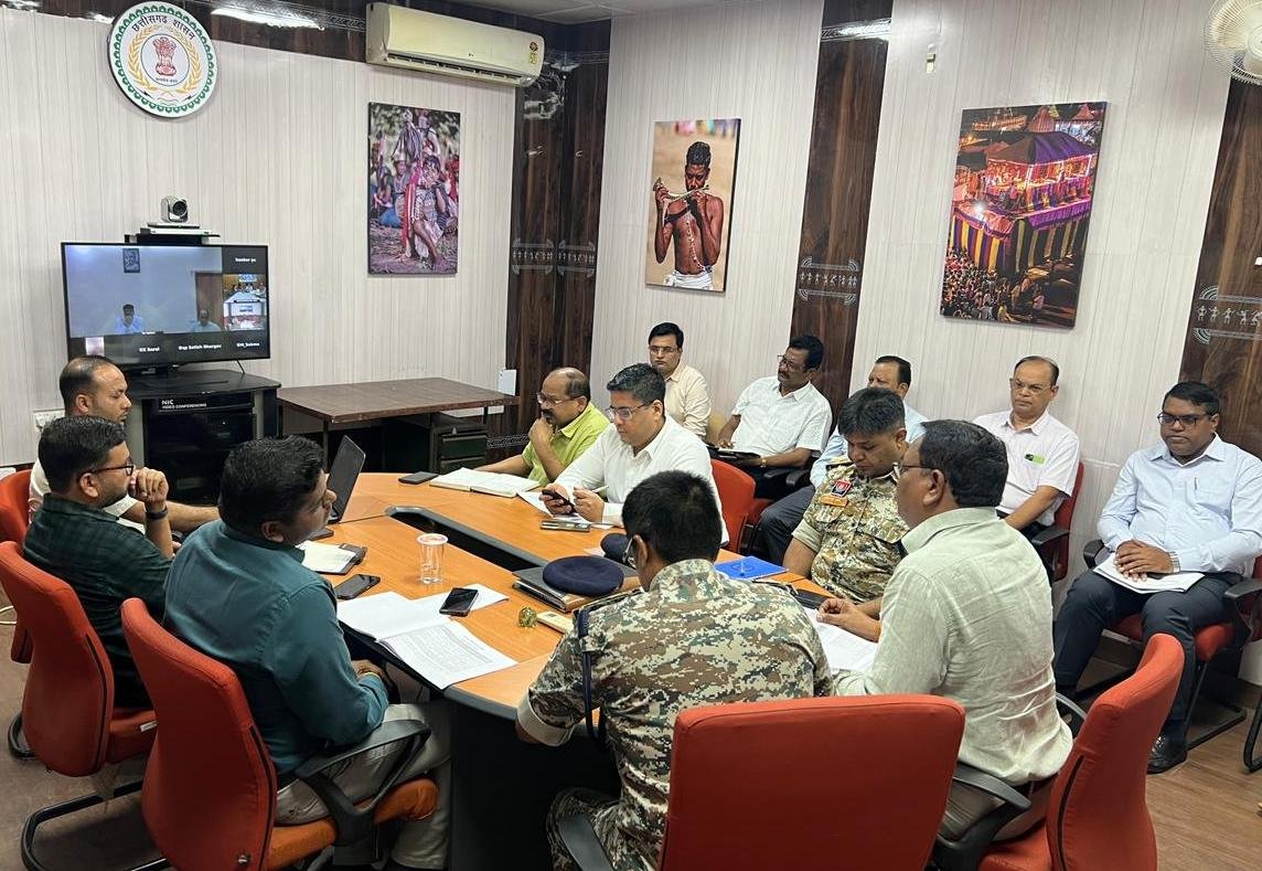 कमिश्नर और आईजी ने वीडियो कांफ्रेंसिंग के जरिए ली बस्तर ओलम्पिक आयोजन तैयारी की समीक्षा बैठक