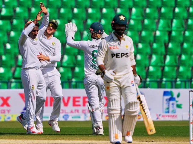 लाहौर टेस्ट: पाकिस्तान पहली पारी में 378 रन पर ऑलआउट; दूसरे दिन 65 रन बनाने में गंवाए 5 विकेट, मुथुस्वामी को 6 विकेट