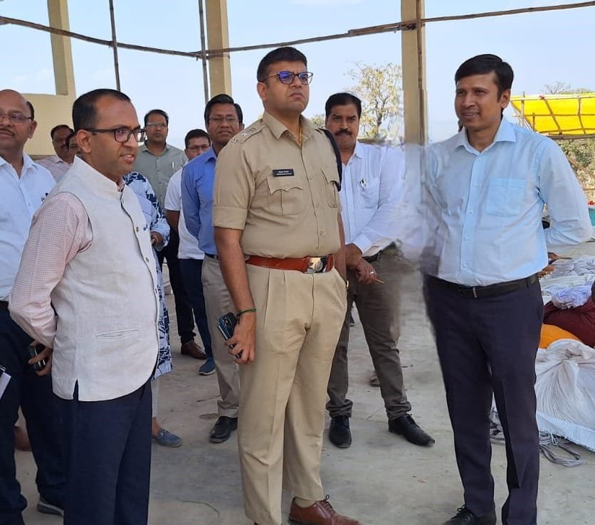 कलेक्टर-एसपी ने किया राज्योत्सव स्थल का निरीक्षण तैयारियों को लेकर अधिकारियों को दिए आवश्यक निर्देश