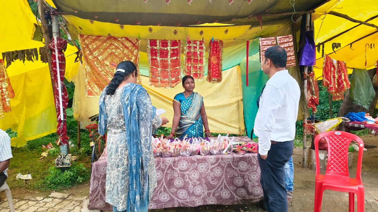 बड़ेडोंगर में स्व-सहायता समूह की दीदियों ने लिखी आर्थिक सशक्तिकरण की नई इबारत